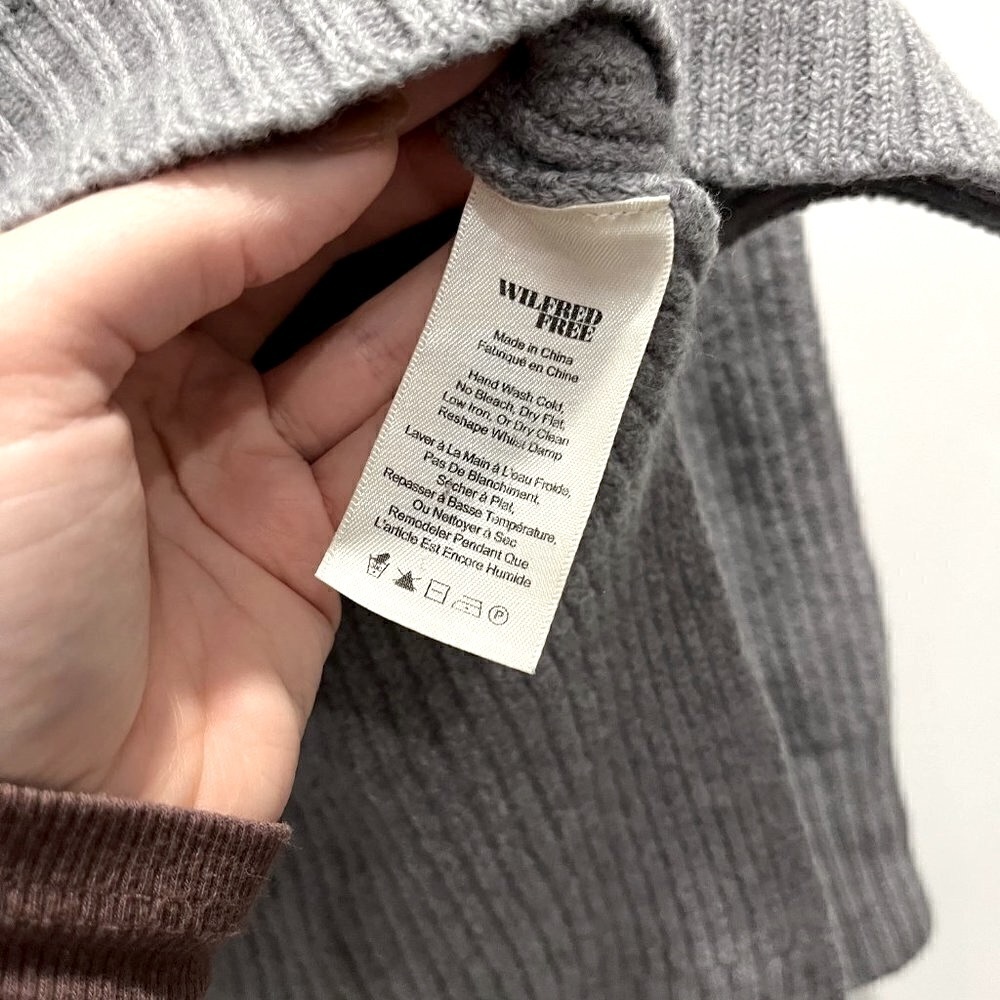 Aritzia Wilfred Free 100% Italian Wool Ribbed Hi Lo Cropped Turtleneck Sweater - Picture 9 of 9